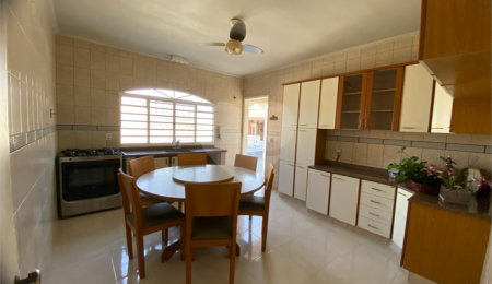 Casa Térrea para alugar com 3 quartos, sendo 1 suíte,  em Jardim Alvinópolis, Atibaia, SP