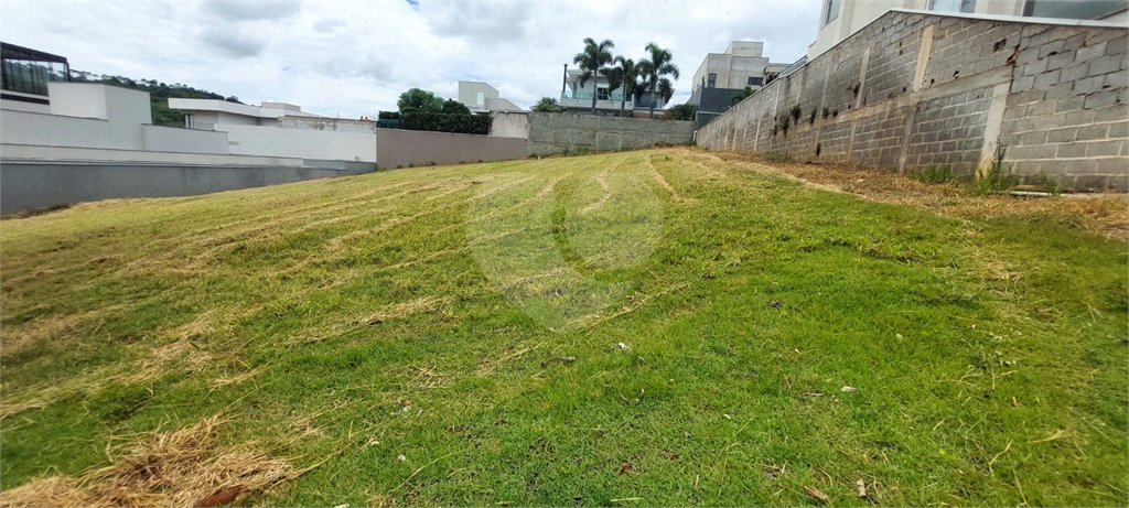 Terreno à venda no condomínio Figueira Garden, Atibaia - SP