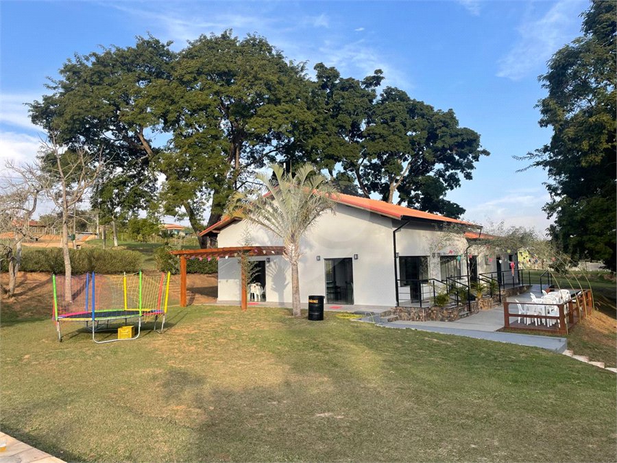 Terreno à venda em Condomínio Residencial Pinheiros do Lago, Alambari, SP