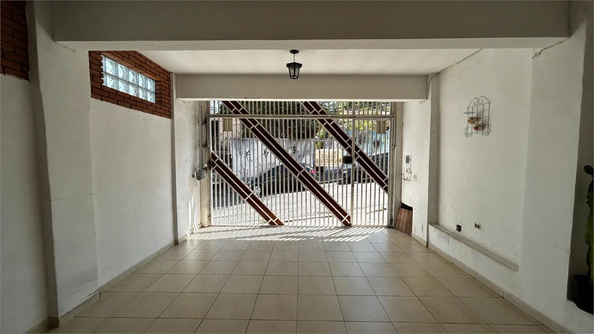 Sobrado à venda com 3 quartos, sendo 2 suítes, em Cidade São Francisco, São Paulo, SP
