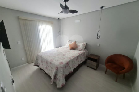 Linda casa em condomínio fechado, unindo conforto, lazer e segurança para você e sua família!