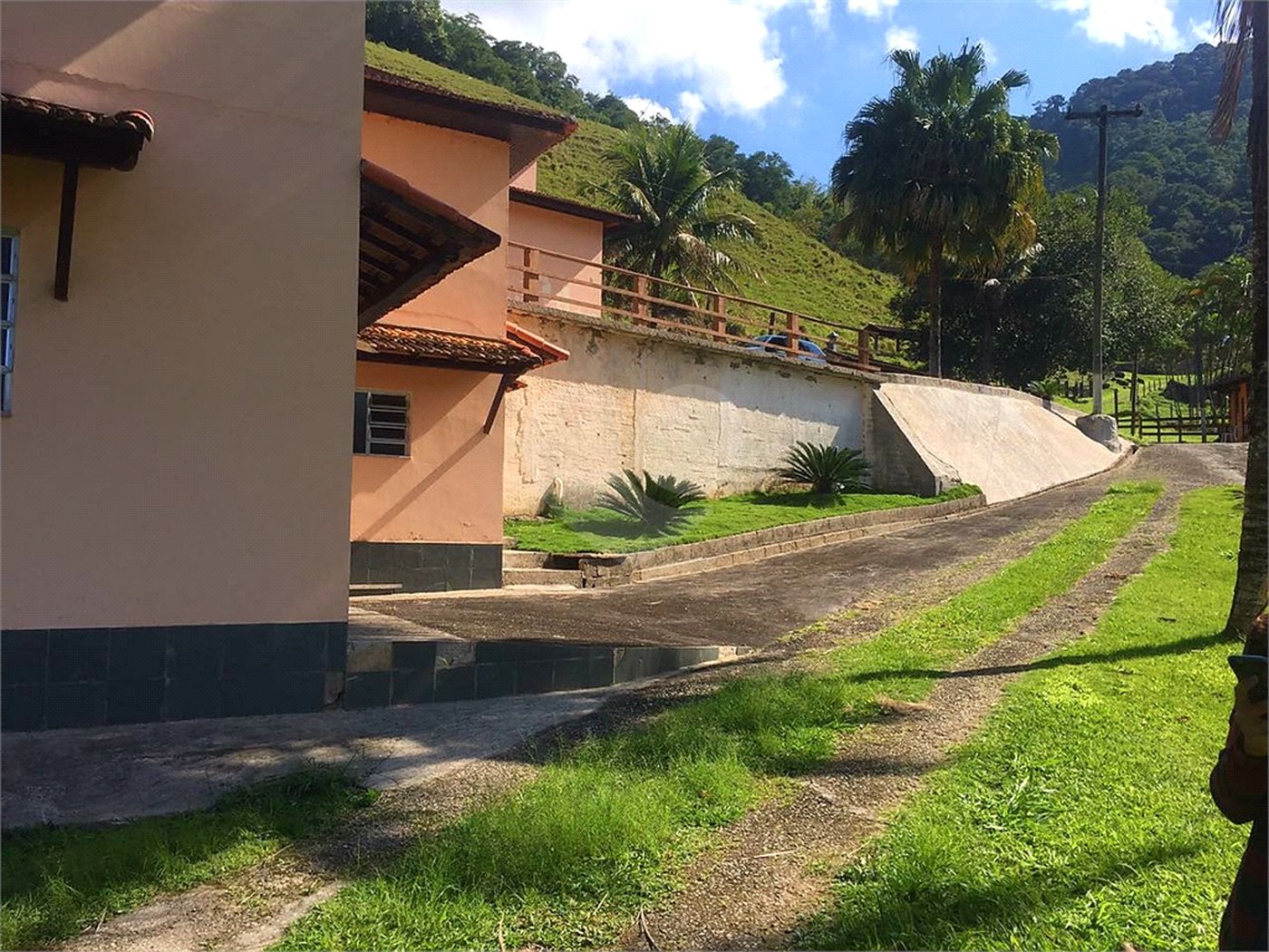 Fazenda à venda com 7 quartos, sendo 3 suítes, em Professor Souza, Casimiro de Abreu, RJ