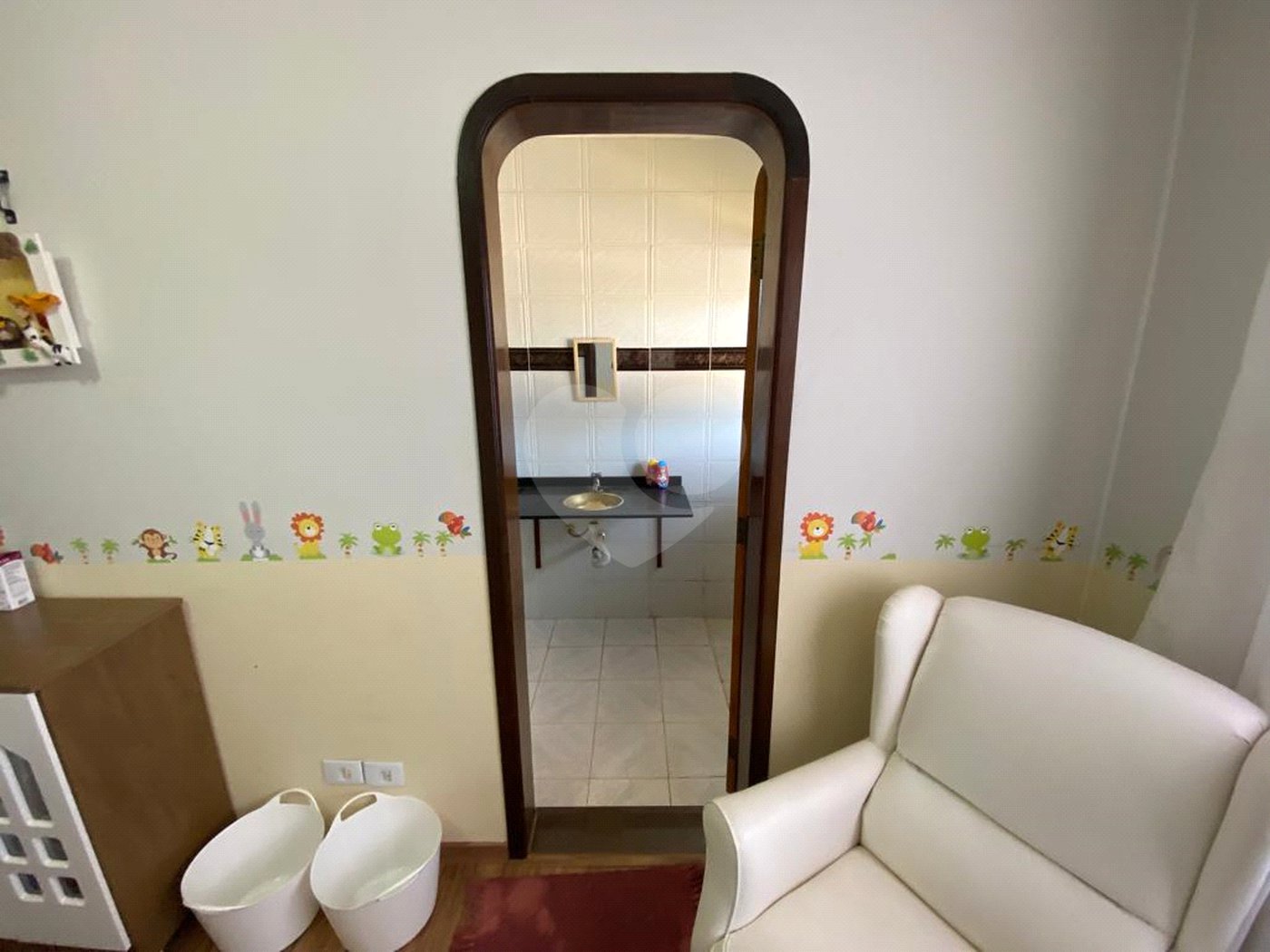 Casa à venda com 5 quartos, sendo 4 suítes, no condomínio Vilarejo Estoril, Mairiporã - SP