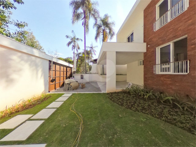 Casa à venda com 4 quartos, sendo 3 suítes,  em Jardim Marajoara, São Paulo, SP