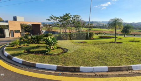 Terreno à venda no condomínio Associação dos Moradores do Loteamento Alto da Floresta, Bom Jesus dos Perdões - SP