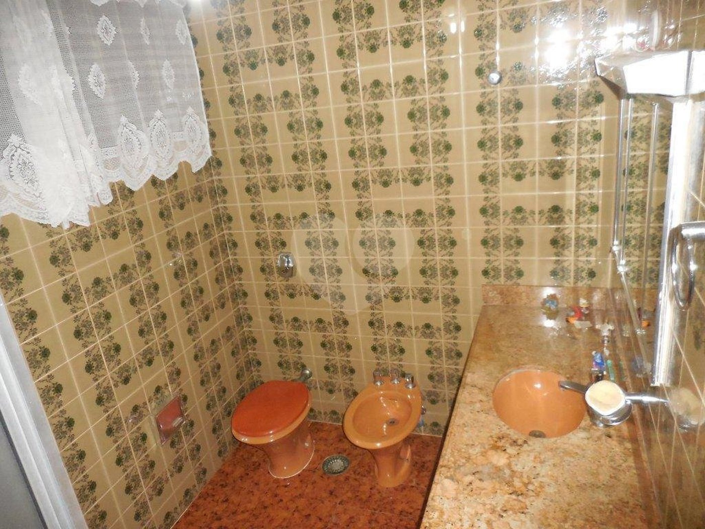 Casa à venda com 3 quartos, sendo 1 suíte, em Piraporinha, Diadema, SP