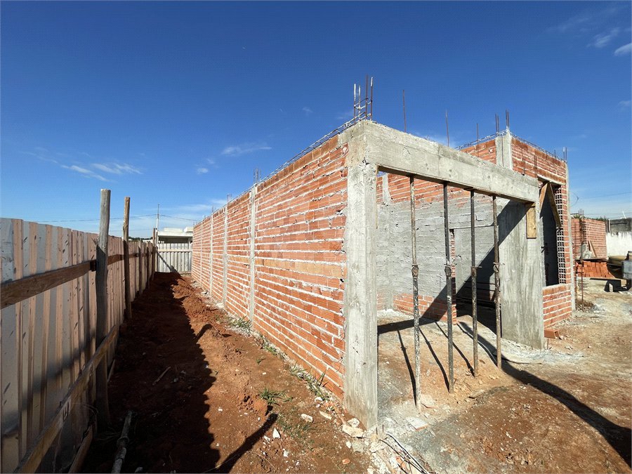 Casa à venda com 3 quartos, sendo 1 suíte, no condomínio Tivolli Residencial, Itapetininga - SP