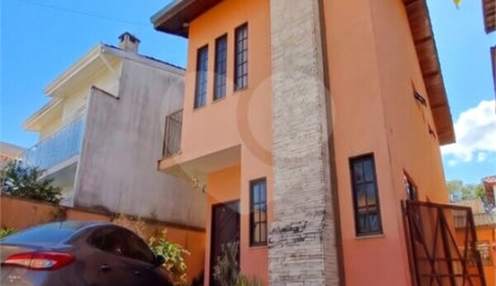 Casa à venda com 4 quartos, sendo 2 suítes,  em Vila Oliveira, Mogi das Cruzes, SP
