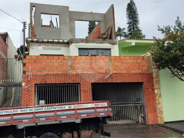 Sobrado à venda com 4 quartos, sendo 2 suítes,  em Tremembé, São Paulo, SP