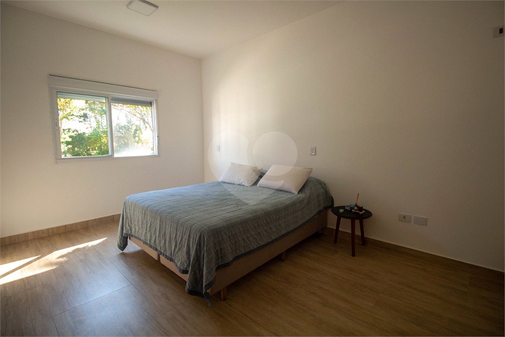 Casa à venda com 4 quartos, sendo 1 suíte,  no condomínio Sítio das Hortências, São Roque - SP