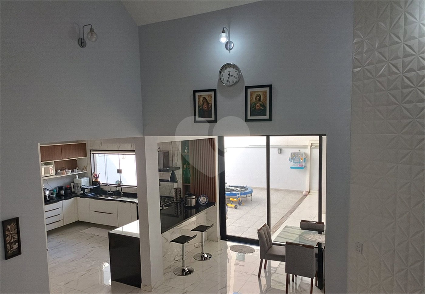 Casa à venda com 3 suítes no condomínio Granja Deolinda, Sorocaba - SP