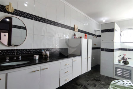 Sobrado à venda com 4 quartos, sendo 2 suítes, em Interlagos, São Paulo, SP