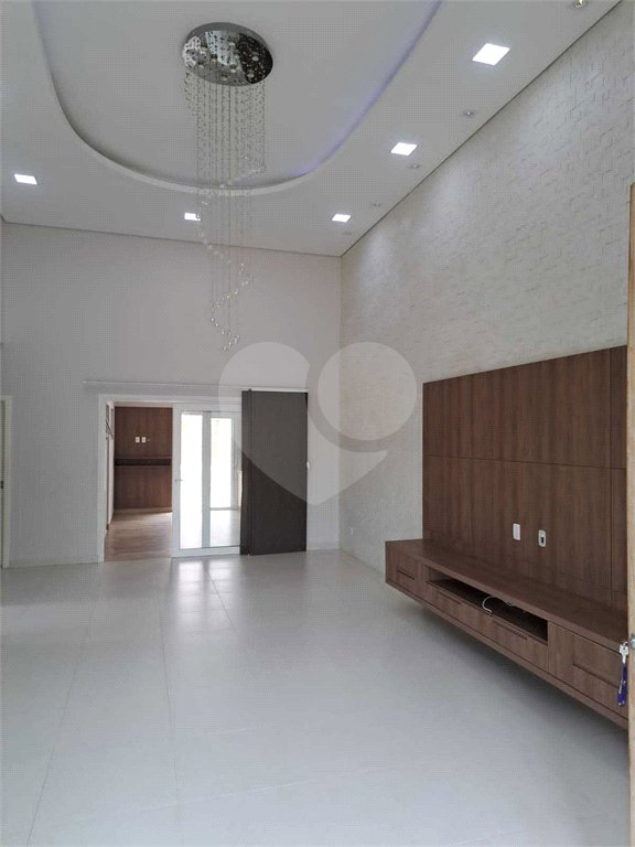 Casa à venda com 3 quartos, sendo 1 suíte, no condomínio Terra Nobre, Indaiatuba - SP