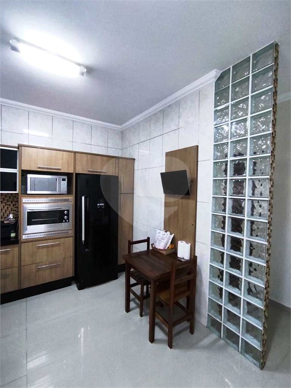 Sobrado à venda com 3 quartos, sendo 1 suíte,  em Residencial Colinas, Mogi das Cruzes, SP