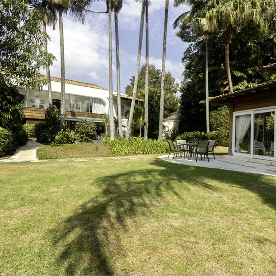 Casa à venda com 4 quartos, sendo 3 suítes, em Cidade Jardim, São Paulo, SP