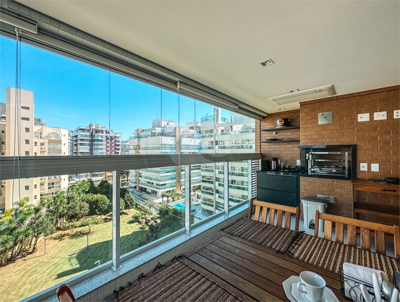 Apartamento à venda com 2 quartos, sendo 1 suíte, em Riviera, Bertioga, SP