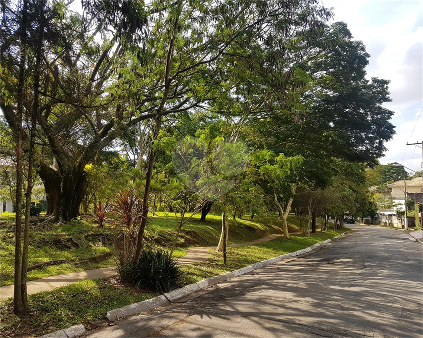 Sobrado à venda com 3 quartos, sendo 2 suítes, em Chácara Monte Alegre, São Paulo, SP