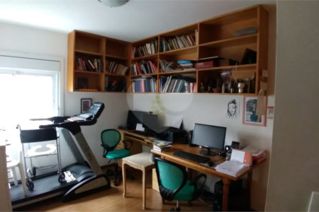 Apartamento à venda com 3 quartos, sendo 1 suíte,  em Cerqueira César, São Paulo, SP
