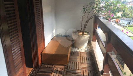 Casa à venda com 3 quartos, sendo 1 suíte,  no condomínio Morada de Itapuã, São Paulo - SP