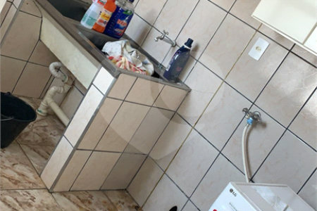 Casa térrea com 3 suítes.