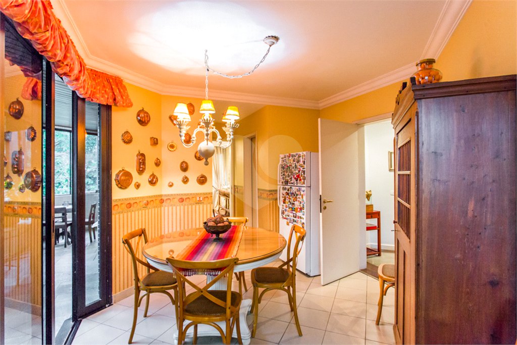Apartamento à venda com 4 suítes em Real Parque, São Paulo, SP