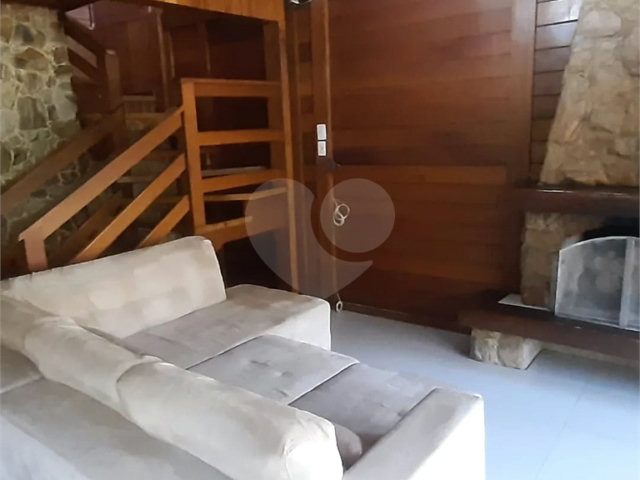 Casa à venda com 5 quartos, sendo 1 suíte,  no condomínio Parque Suiça, Caieiras - SP