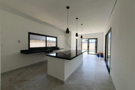 Casa à venda com 3 suítes no condomínio Via Castelli, Louveira - SP