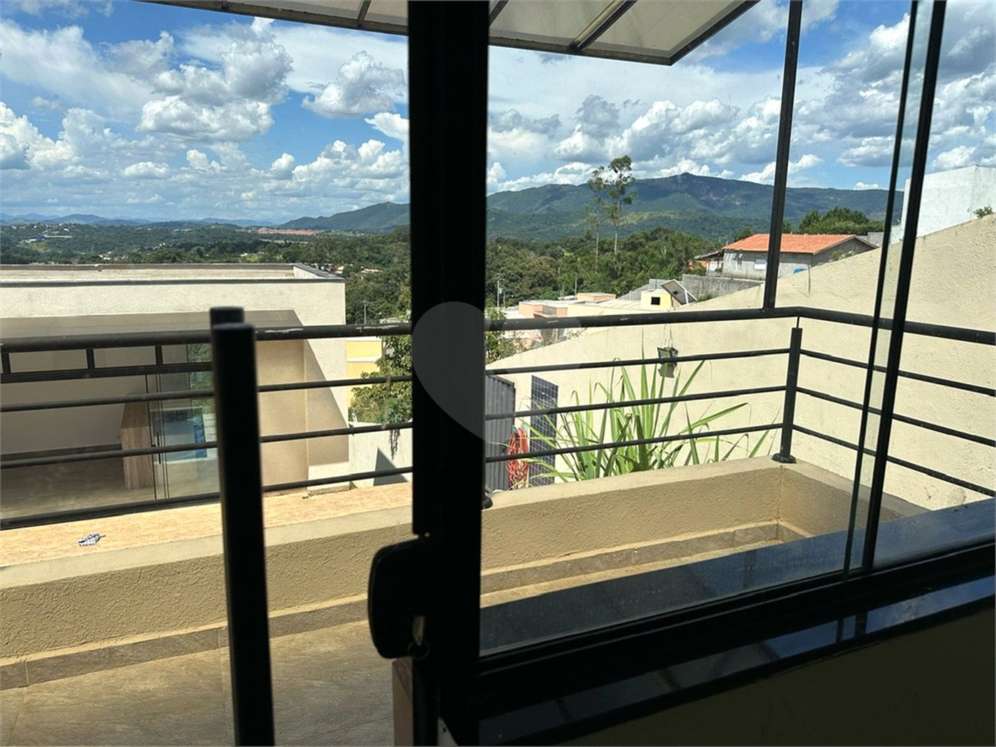 Sobrado à venda com 4 suítes em Jardim Estância Brasil, Atibaia, SP