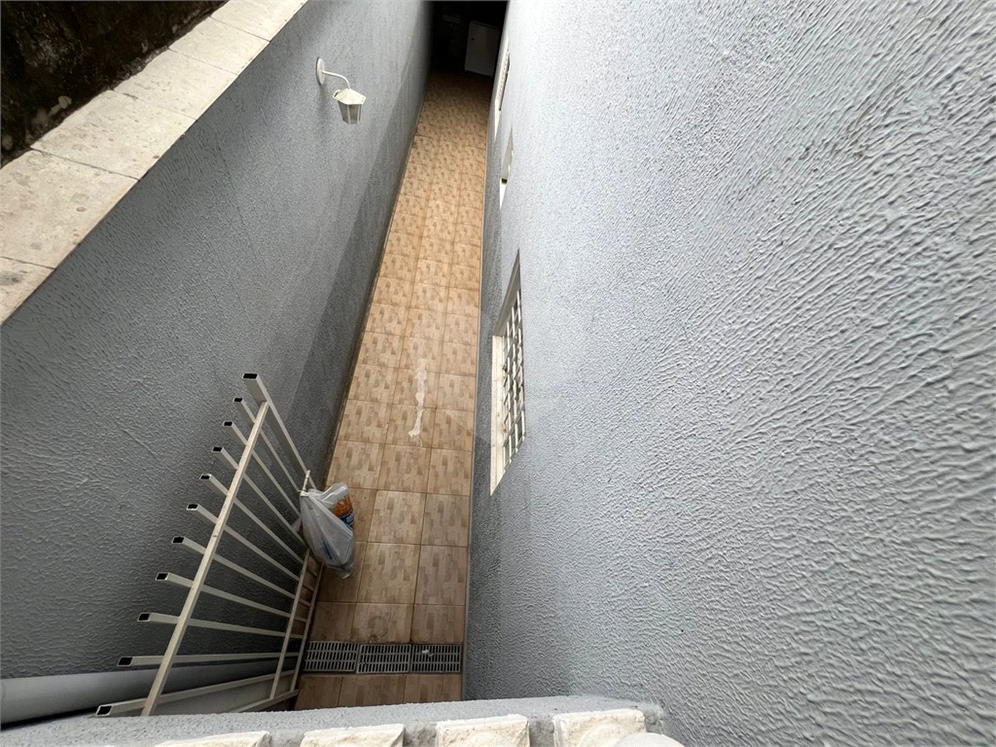 Sobrado à venda com 3 quartos, sendo 1 suíte, em Lopes de Oliveira, Sorocaba, SP