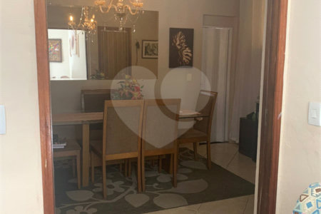 Casa à venda com 4 quartos, sendo 1 suíte, em Loteamento Shangrilá, Valinhos, SP