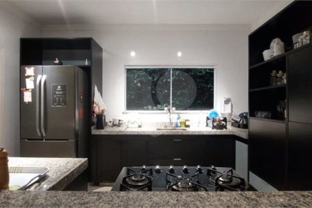 Casa para alugar com 4 quartos, sendo 3 suítes,  no condomínio Figueira Garden, Atibaia - SP