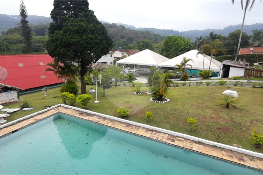 Casa Térrea à venda com 5 quartos, sendo 3 suítes, em Serra da Cantareira, Mairiporã, SP