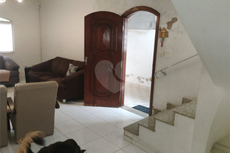Sobrado à venda com 3 quartos, sendo 1 suíte,  em Vila Nivi, São Paulo, SP