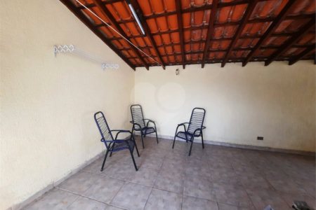 Casa à venda com 3 quartos, sendo 1 suíte,  em Jardim Aruan, Caraguatatuba, SP