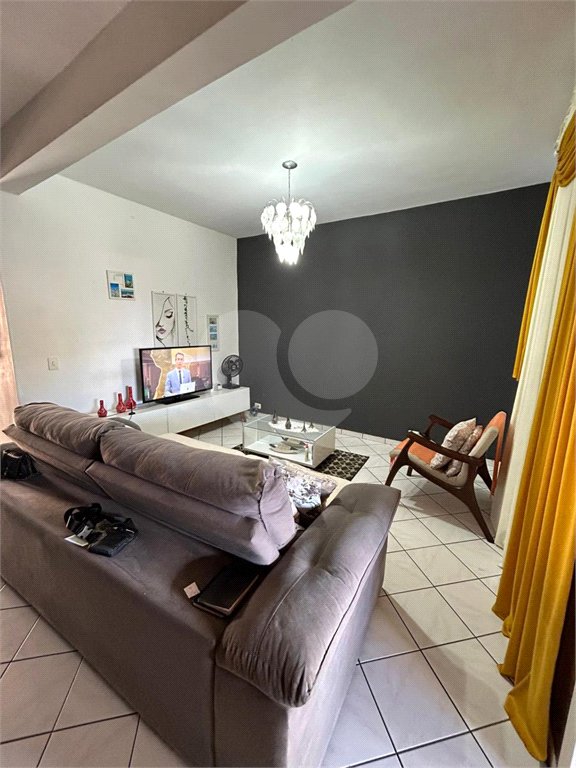 Casa à venda com 3 quartos, sendo 1 suíte, em Jardim Capão Redondo, São Paulo, SP
