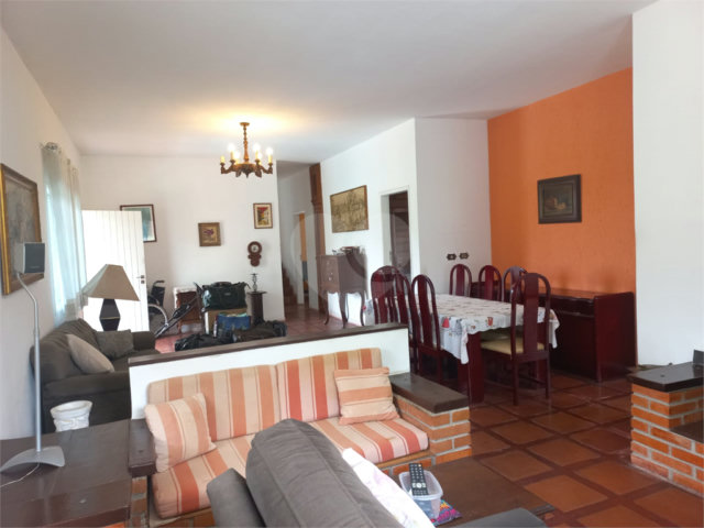 Casa à venda com 4 quartos, sendo 2 suítes,  no condomínio Residencial Ypeville, Mairiporã - SP