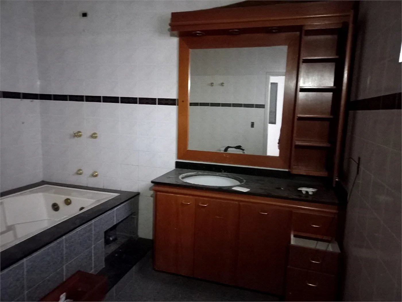 Sobrado à venda com 3 quartos, sendo 1 suíte, em Vila Lageado, São Paulo, SP