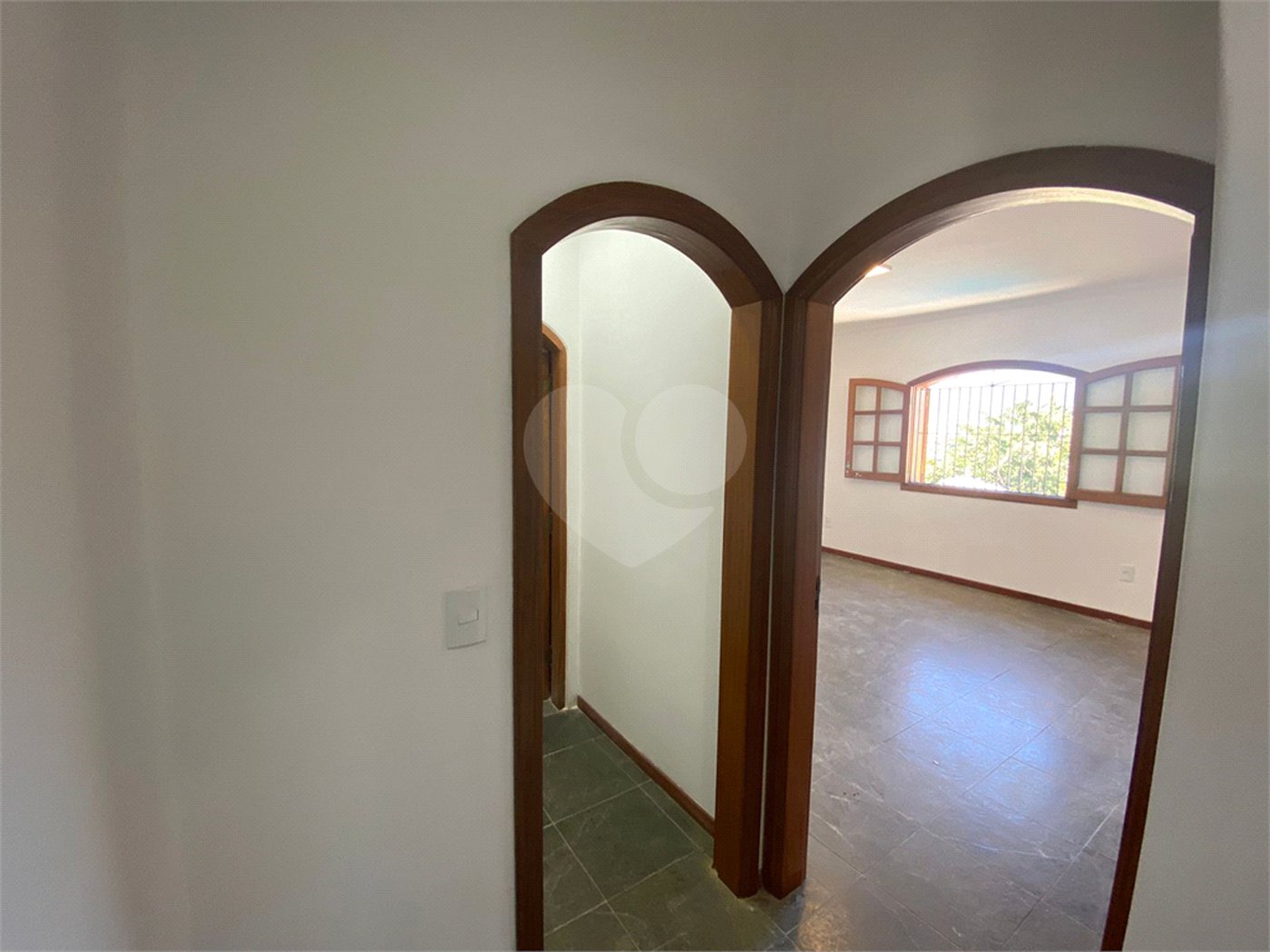 Casa à venda com 4 quartos, sendo 2 suítes,  em Jardim do Lago, Atibaia, SP