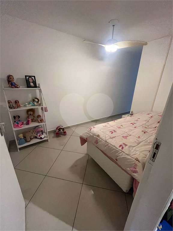 Casa à venda com 3 quartos, sendo 1 suíte, no condomínio Residencial Villagio Vitória, Guarulhos - SP