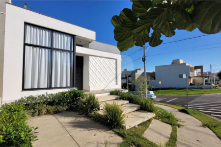 Casa à venda com 3 suítes no condomínio Montreal Residence, Indaiatuba - SP