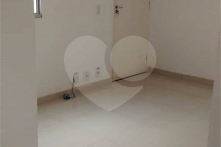 Apartamento no Condomínio Mont Royal.