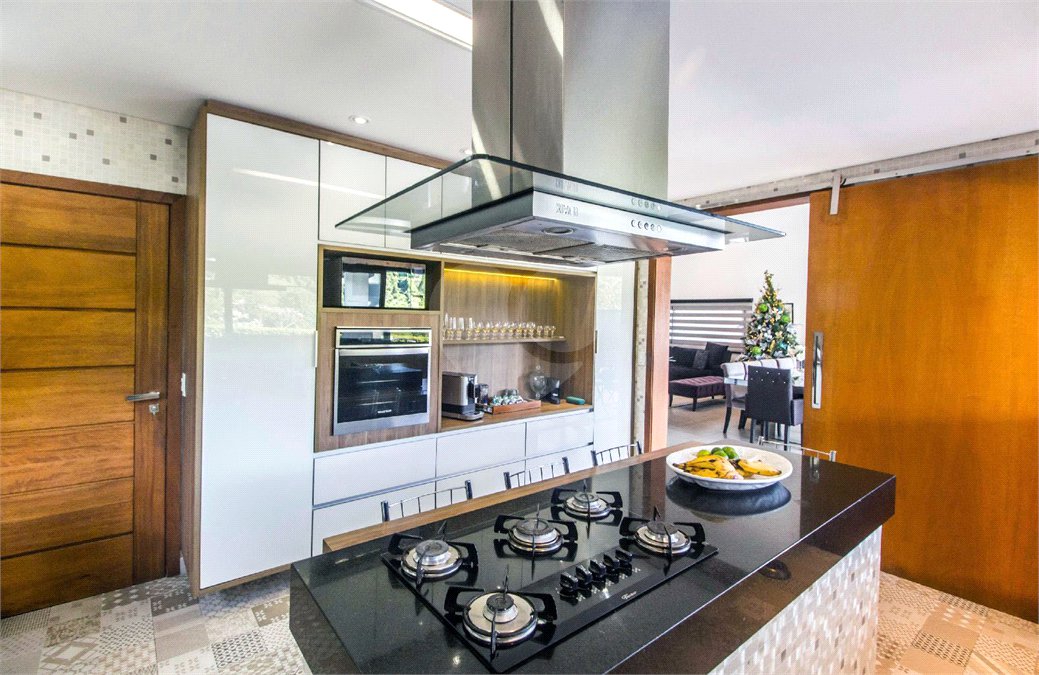Casa de Alto Padrão à Venda no Residencial Campos do Conde – Santana de Parnaíba/SP