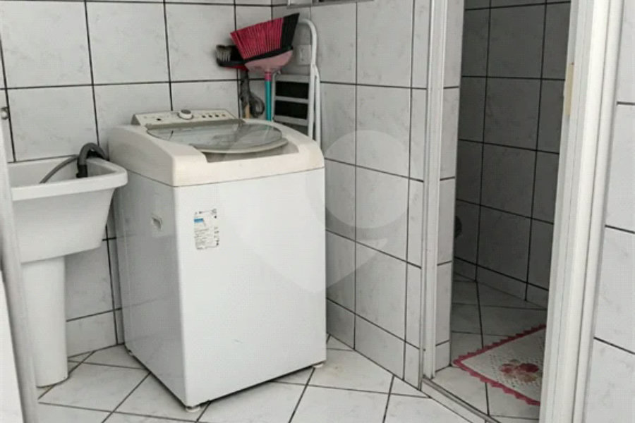 Sobrado em condomínio fechado com 3 dormitórios e 100m2