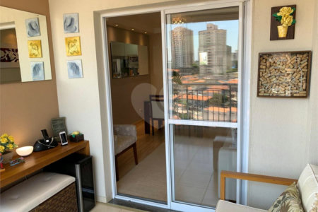 Apartamento de 70m2 com 3 dorms, 2 banheiros, 1 suíte, 1 vaga. Estuda permuta.