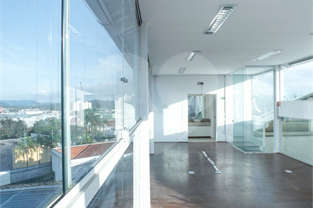 Lindo Salão Comercial para locação com 924m2 no Centro de Atibaia
