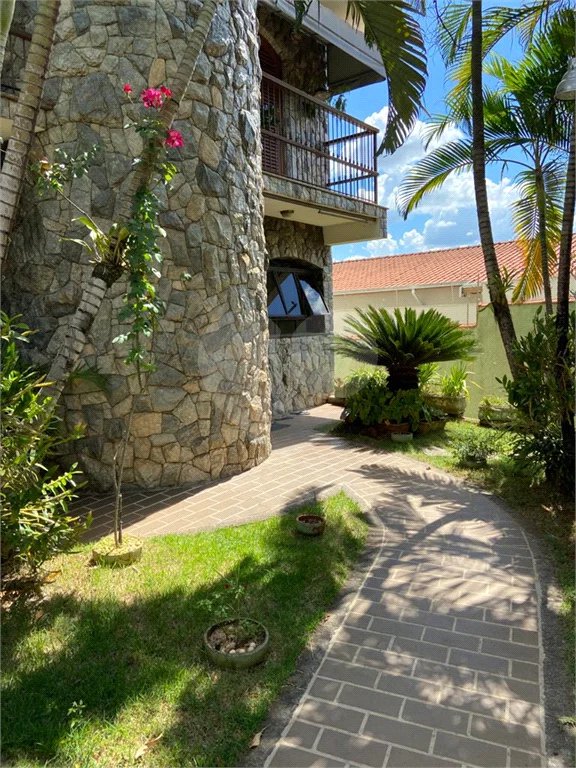 CASA À VENDA COM 3 SUITES CHACARA NAZARETH CENTRO PIRACICABA