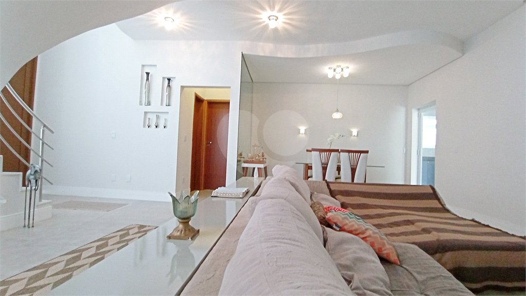 Casa à venda com 3 suítes no condomínio Vila do Sol, Valinhos - SP
