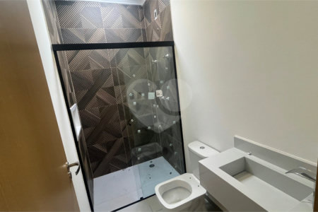 Casa Assobradada com 3 suítes na Vila Thais em Atibaia