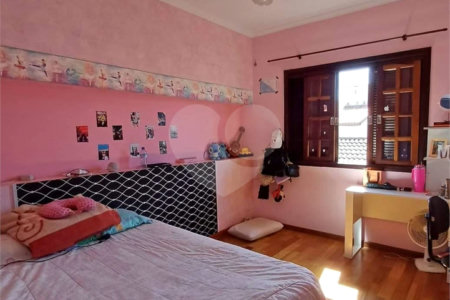 Sobrado à venda com 3 quartos, sendo 2 suítes,  em Jardim Marica, Mogi das Cruzes, SP