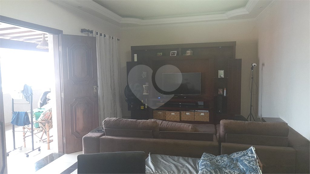 Sobrado à venda com 3 quartos, sendo 1 suíte, em Tremembé, São Paulo, SP